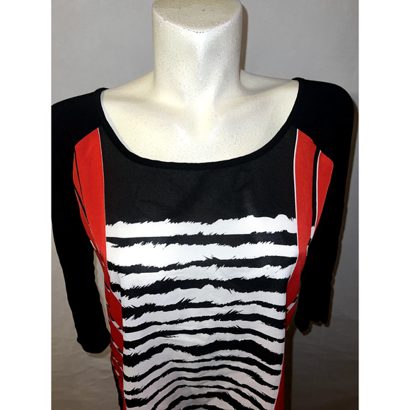 AUGUST SILK Top Women's Size L Red Black Abstract Print Front & Knit Back Shirt - Picture 2 of 6